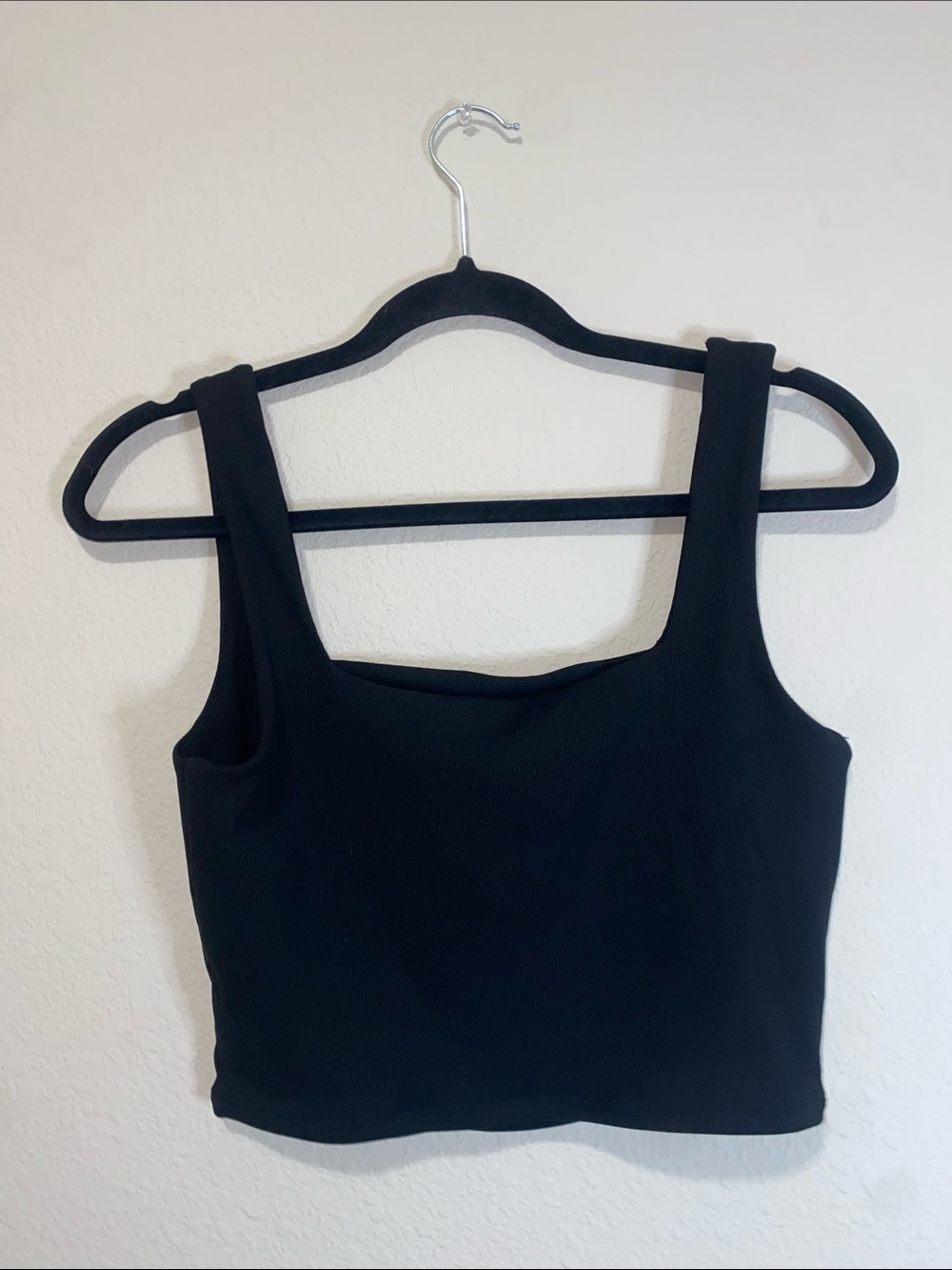 ✨NWT The Workshop Black Ribbed Cropped Tank Top! - Picture 2 of 6